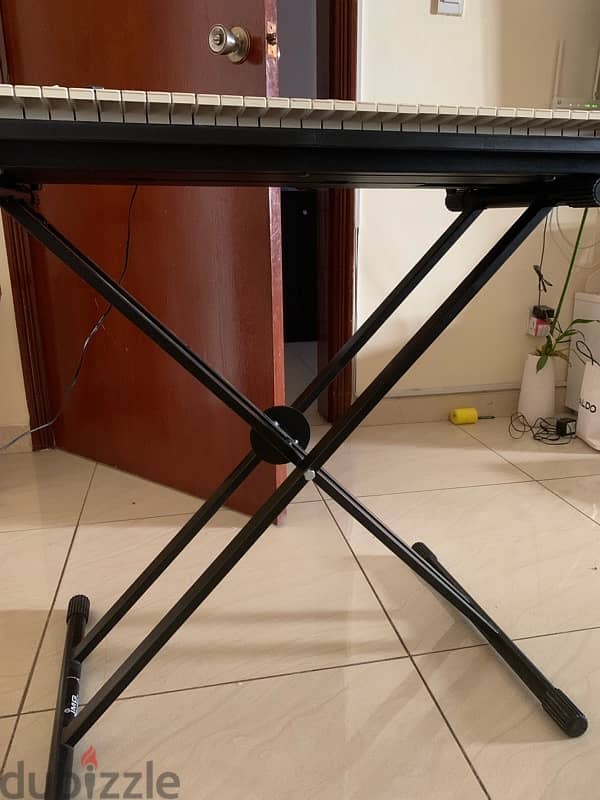 Yamaha PSR E243 Keyboard 0