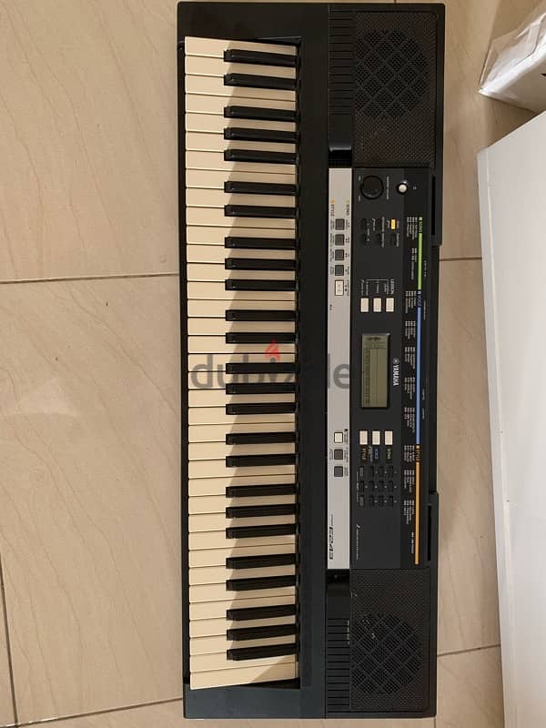 Yamaha PSR E243 Keyboard 1