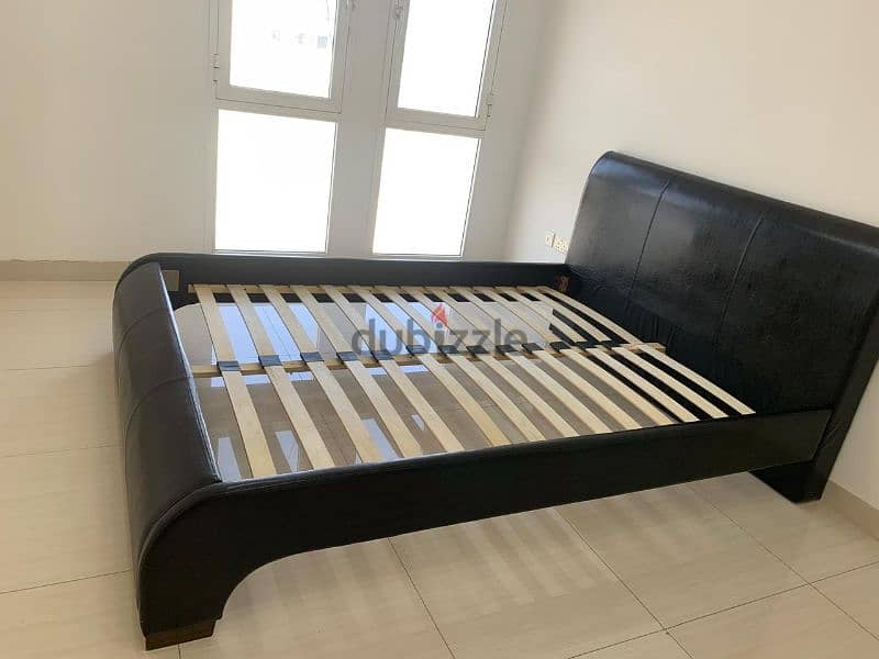 leather bed 150*200 size 9