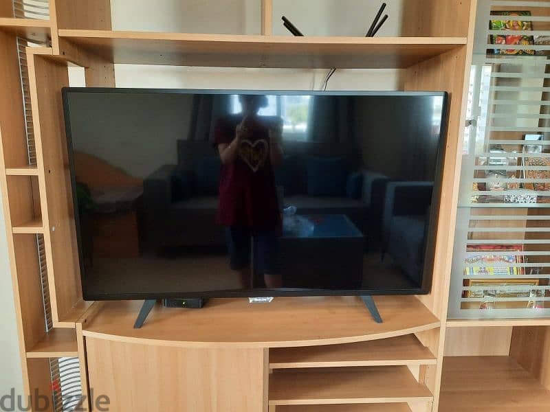 philips 43" smart TV With TV unit 3