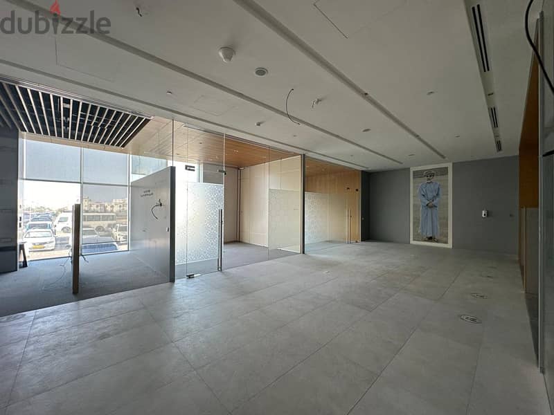 330 SQM Showroom for Rent at Azaiba with Amenities Nearby 5