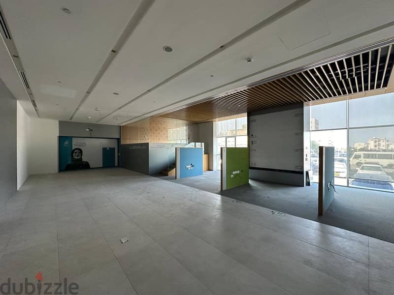 330 SQM Showroom for Rent at Azaiba with Amenities Nearby 6