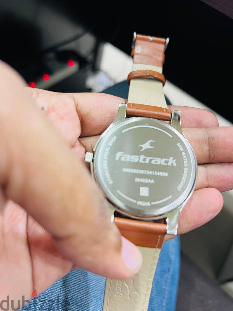 FASTRACK MEN WATCH + AMERICAN TOURISTER BAG 3