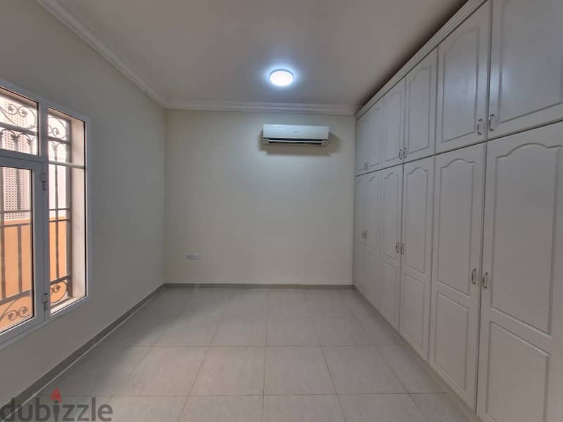 5 BR Excellent Villa in Mawaleh Near Amouage 10