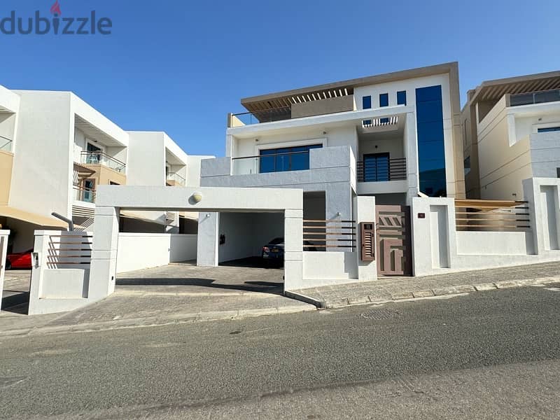 Highly recommended 6+1Bhk villah for rent in madinat Al Ilam 0