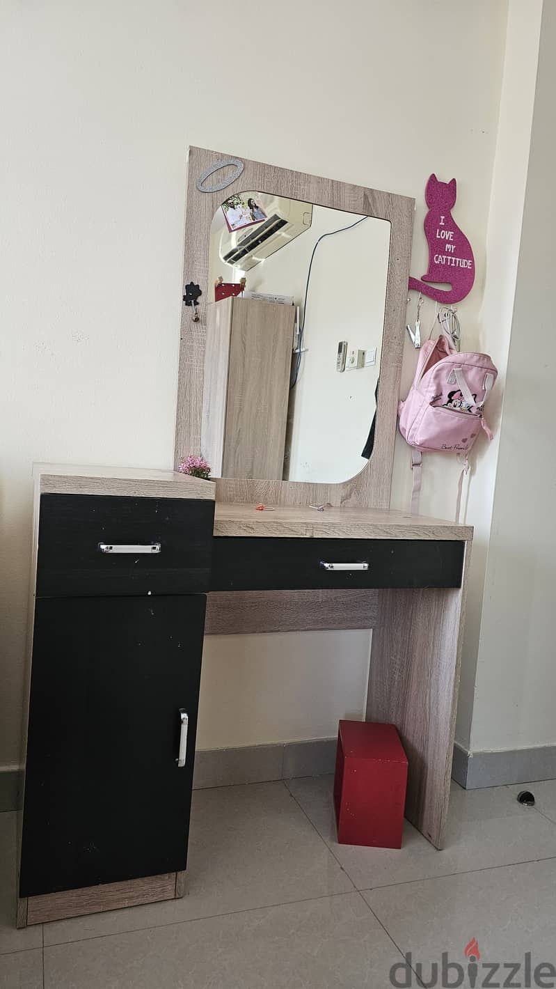 Dressing table urgent sale 2