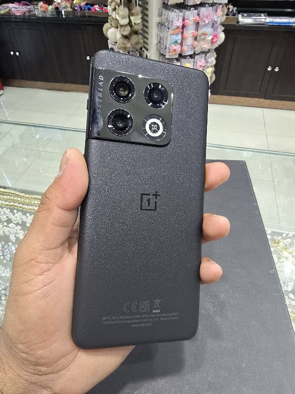 one plus 10 pro 5g,256 and 12gb 0