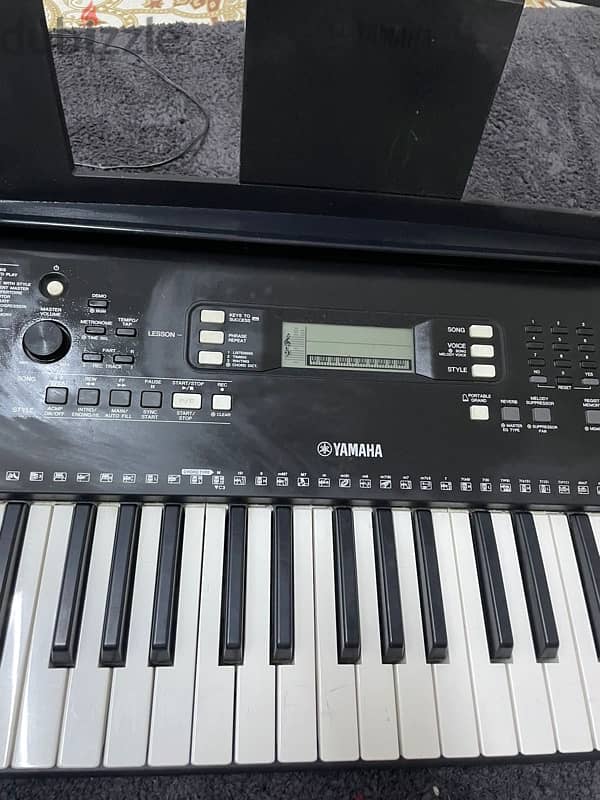 Yamaha PSR-E363 with power adaptor and holder 1