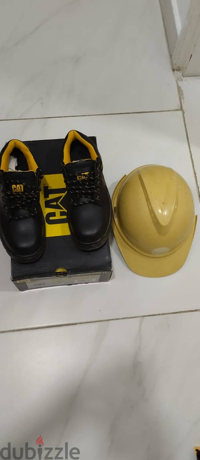 Saftey shoes with Harness and helmet 0