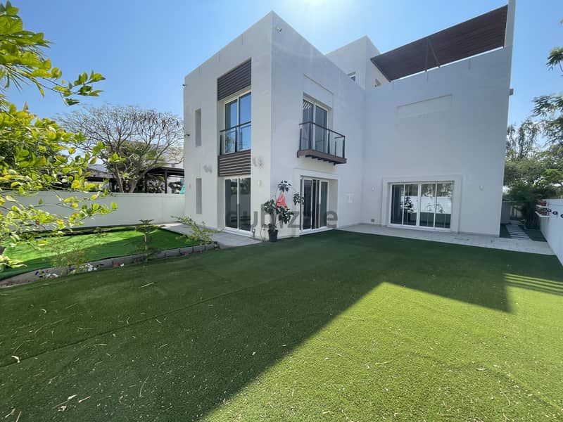 6 Bedroom Villa for Rent in Al Mouj 0