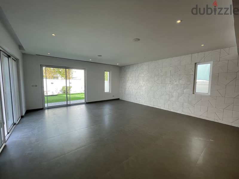 6 Bedroom Villa for Rent in Al Mouj 9