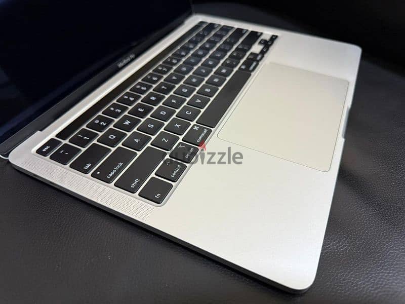 MacBook Pro 13 inch 2020 i7 32GB Ram 2020 Model 1