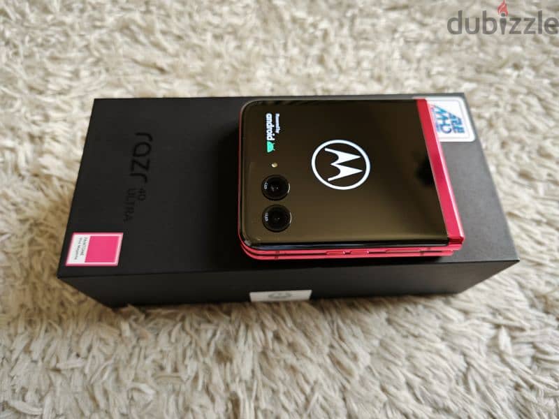 Motorola RAZR 40 Ultra 256GB 5G Viva Magenta Brand New Few Times Used 4