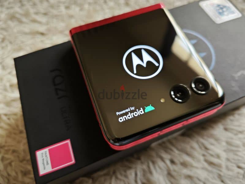 Motorola RAZR 40 Ultra 256GB 5G Viva Magenta Brand New Few Times Used 5