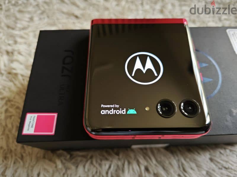 Motorola RAZR 40 Ultra 256GB 5G Viva Magenta Brand New Few Times Used 6