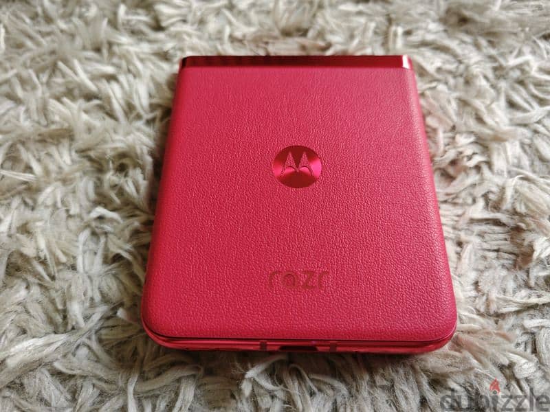 Motorola RAZR 40 Ultra 256GB 5G Viva Magenta Brand New Few Times Used 17