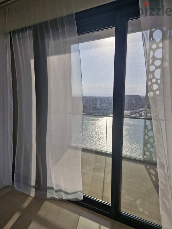 Super Beautiful 2 BHK Juman 2 - Pool and sea view 1