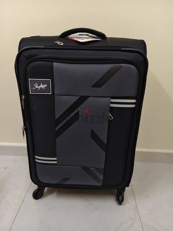 Selling new Carlton and Skybags luggage bags 6