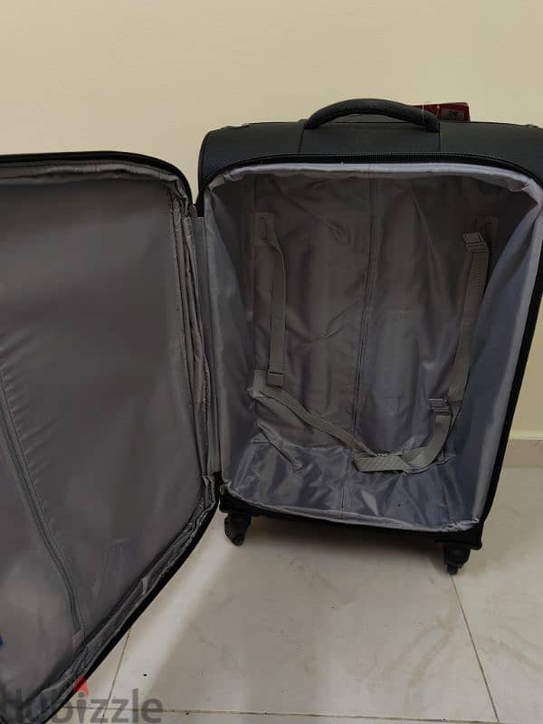 Selling new Carlton and Skybags luggage bags 8