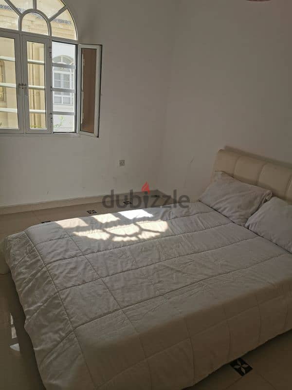 A spacious  2 bedrooms fully furnished flat 3