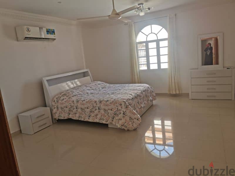 A spacious  2 bedrooms fully furnished flat 5