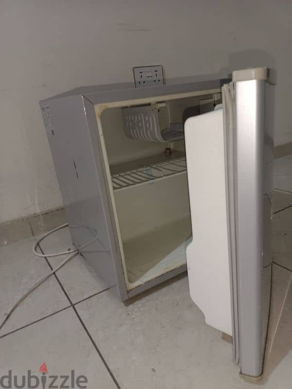 Small fridge. good working only 12.000 RO 0