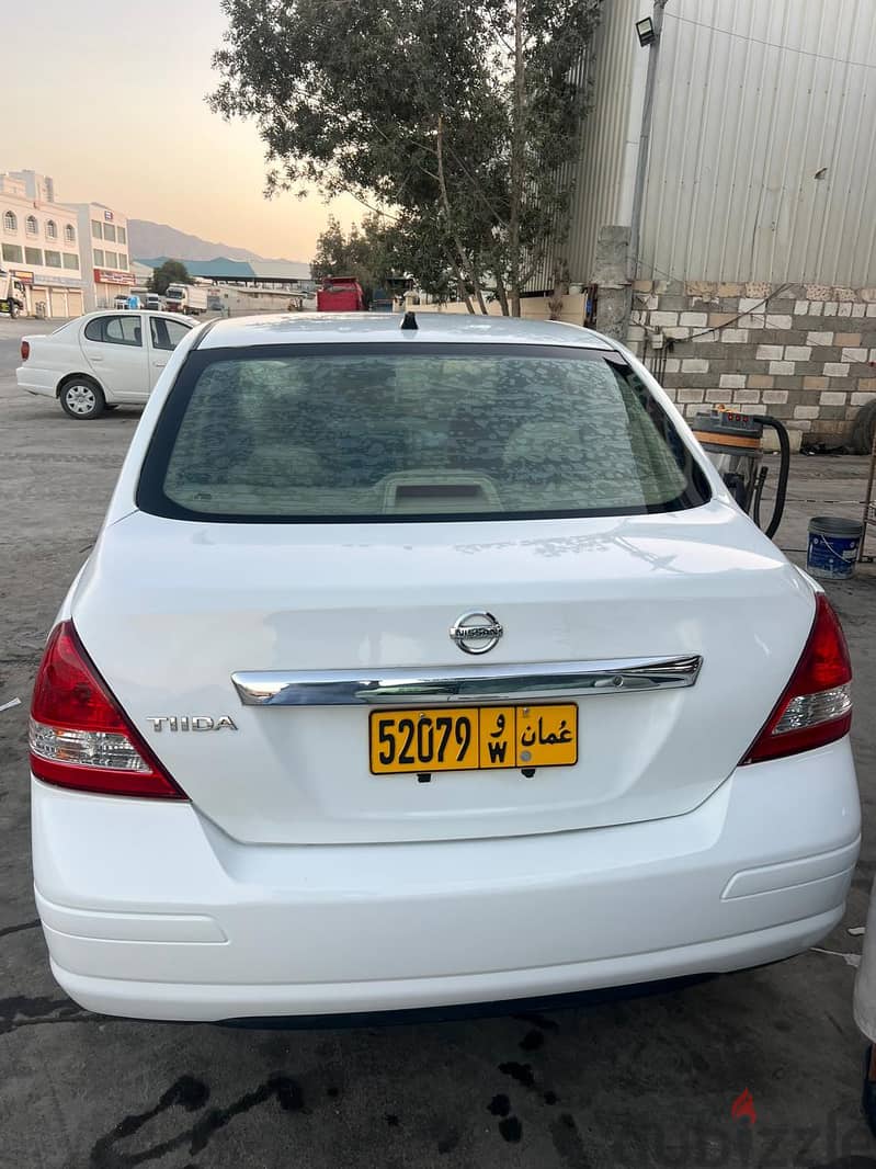 Nissan Sunny 2011 0