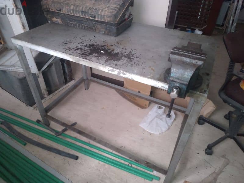 vice machine with iron table 0