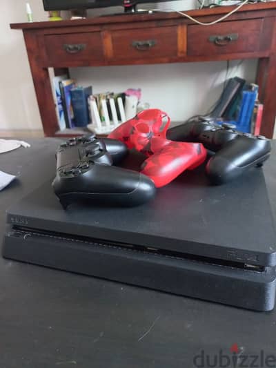 PlayStation 4 used but in Great condition