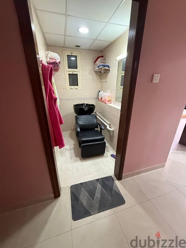 ladies beauty Salon for sale. . للبيع صالون نساي 1