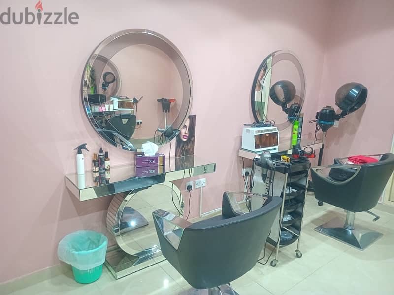 ladies beauty Salon for sale. . للبيع صالون نساي 3