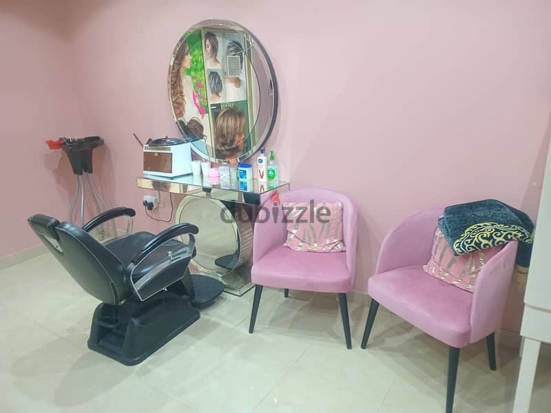 ladies beauty Salon for sale. . للبيع صالون نساي 4