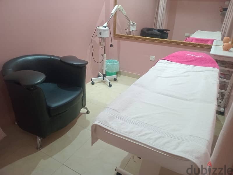 ladies beauty Salon for sale. . للبيع صالون نساي 5