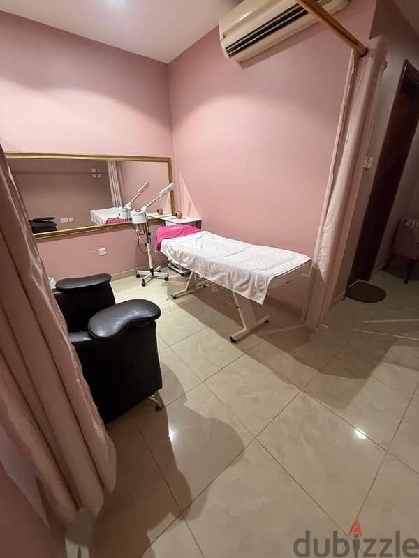 ladies beauty Salon for sale. . للبيع صالون نساي 12