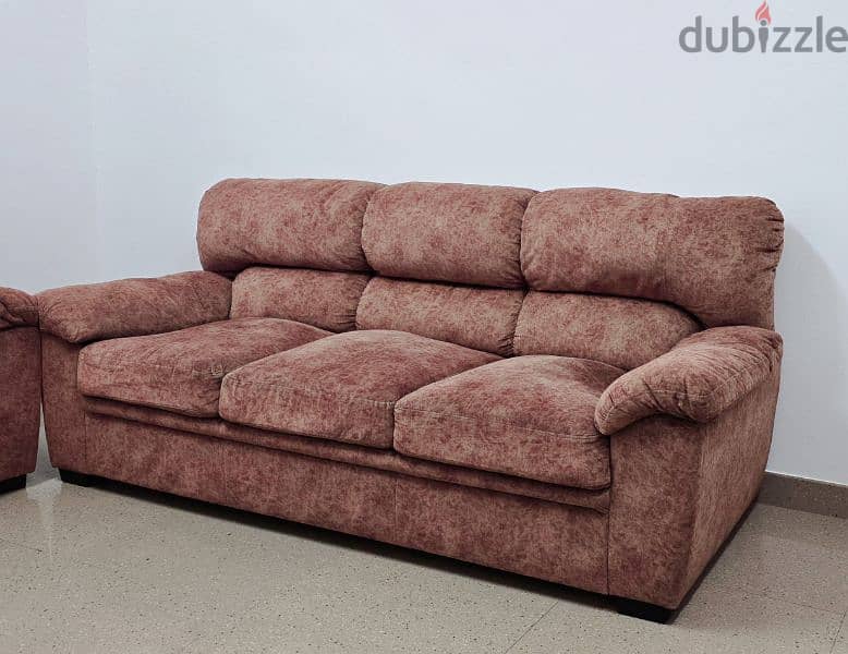 SOFA FOR SALE - 3+2+1 SEATER  أريكة للبيع - 3+2+1 مقعد 3