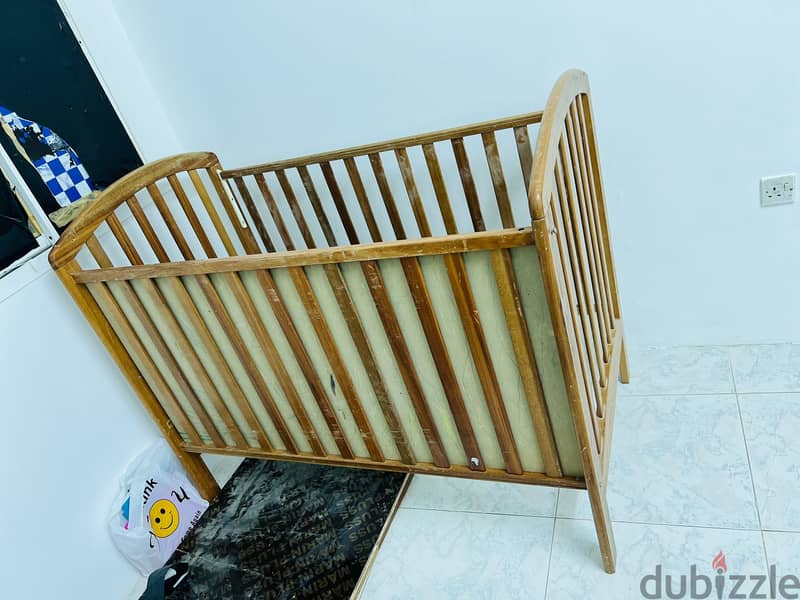 Used wooden cradle 0