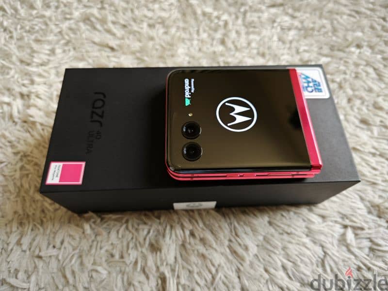 Super Slim Motorola RAZR 40 Ultra 256GB 5G Red-Like New 2