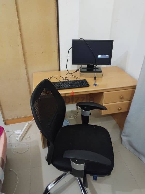 Monitor, keyboard, table and chair for sale 3