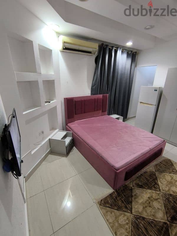 Studio bedroom with private bathroom and kitchen furnished 3