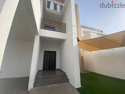 For Rent 5 Bhk +Villa In Madinat Al Allam