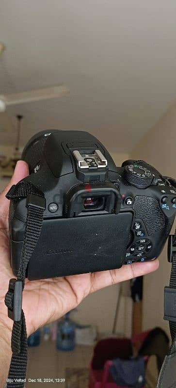 canon 700 D model 1