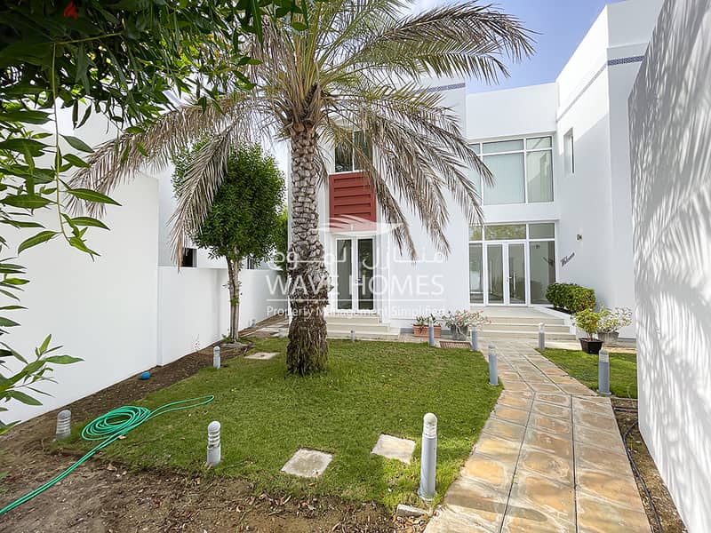 5 Bedrooms Villa for Sale in Almouj Muscat 1