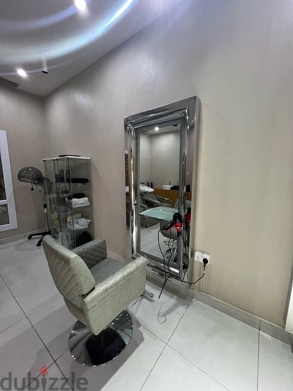 spa for sale - saloon - صالون نسائي للبيع 4