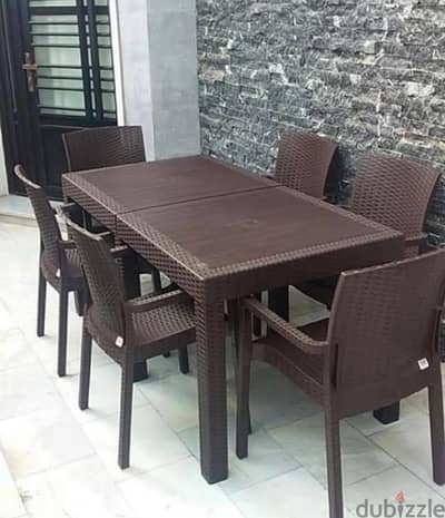 طاولة جديدة مع كراسي .  new Table with chairs طقم كامل ب ٣٨ ريال فقط