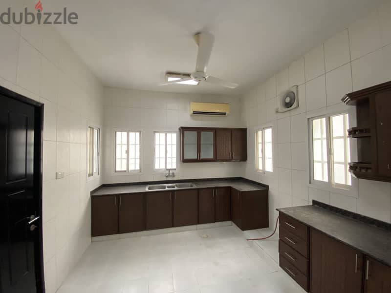 1ME33-Comfortebale 4Bhk Villa As 1St Option For Rent In Azaiba 8