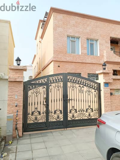 "SR-MA-694 Villa for Rent in Al Mawaleh South – Perfect Family Home!