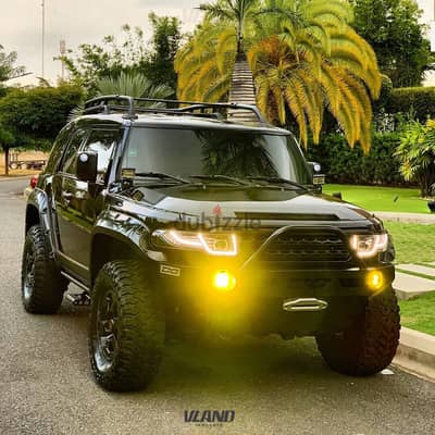 Toyota FJ cruiser LED headlight and black grill