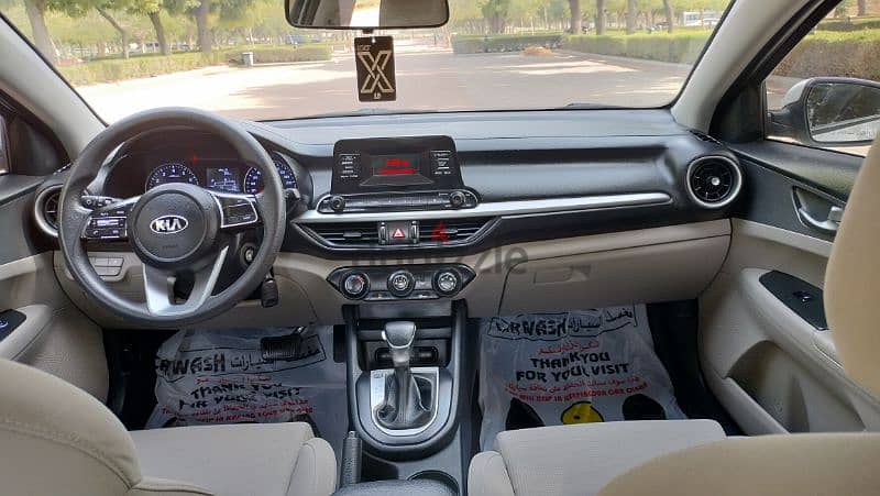 Sedan Kia Cerato 7 Rials Day* 7