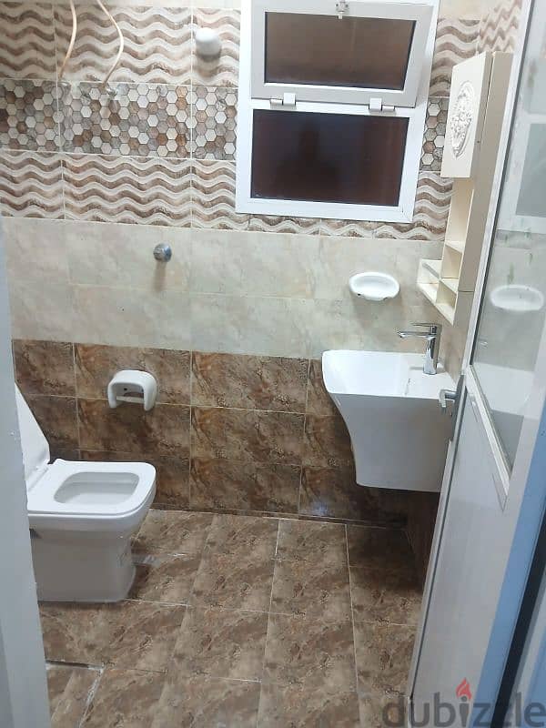 FULLY FURNISHED ROOM WITH ATTACHED BATHROOM NEAR RUWI LULU HYPERMARKET 4