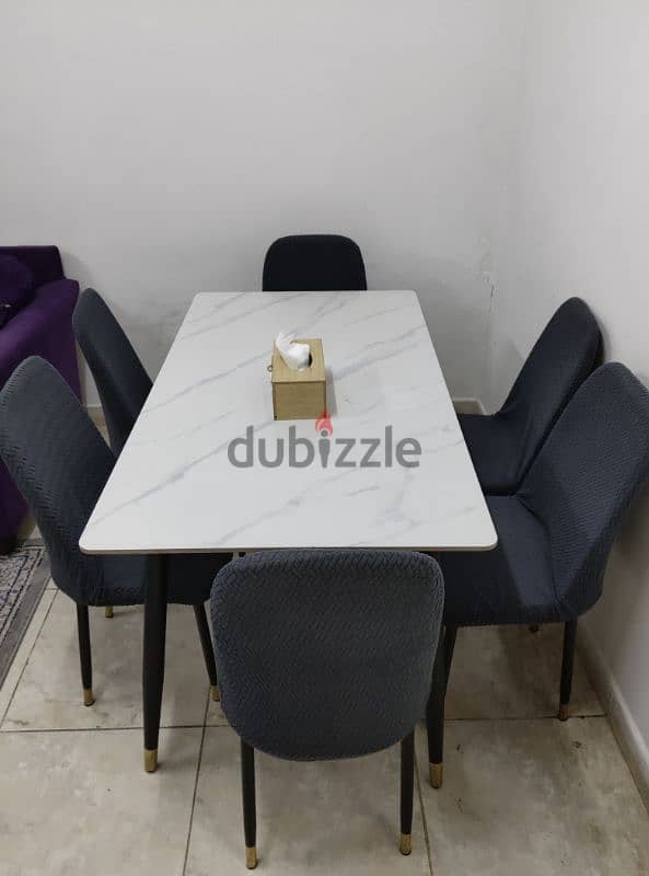 Dining Table with 6 chairs and seat cover 1